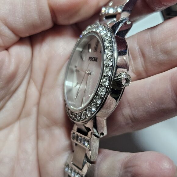 Fossil ES2362 Ladies Crystal Accented Bezel Watch Needs New Battery